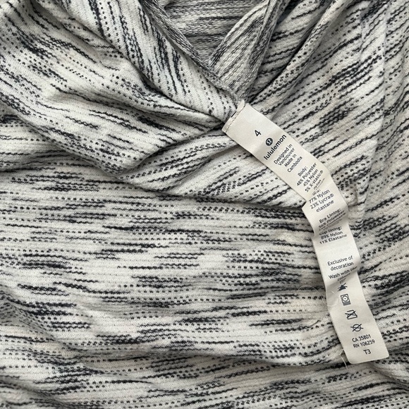 Lululemon Tank Strappy Built-In Bra - Size 4 - Picture 6 of 7